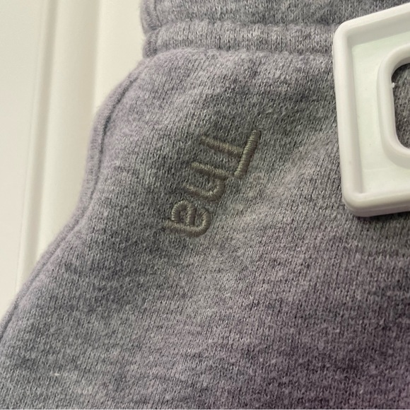 TNA COZY FLEECE PERFECT HI-RISE 2" SWEATSHORT SIZE: M - Picture 4 of 6